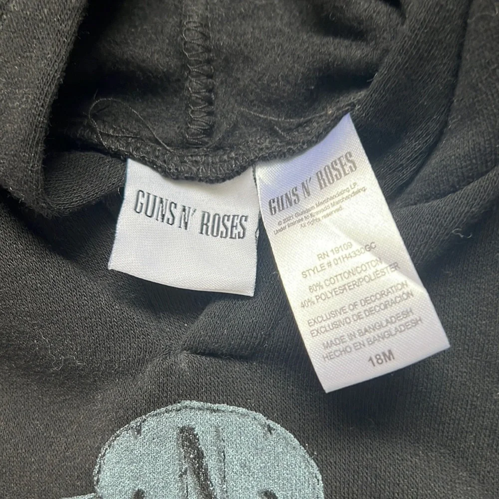 NWT Gender Neutral Guns N’ Roses Sweet Child O Mine Two Piece Sweatshirt & pants